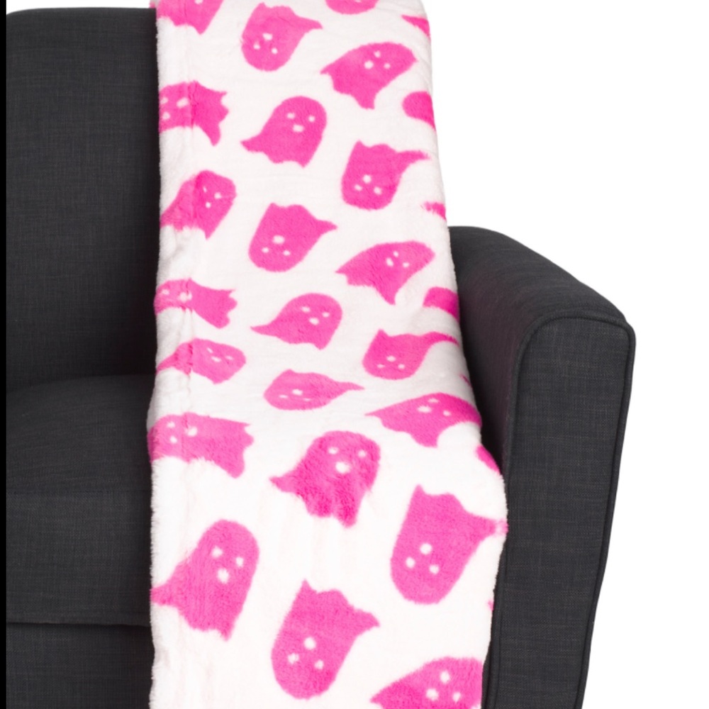 STOREHOUSE 50×70 Faux Fur Pink Ghost Halloween Throw